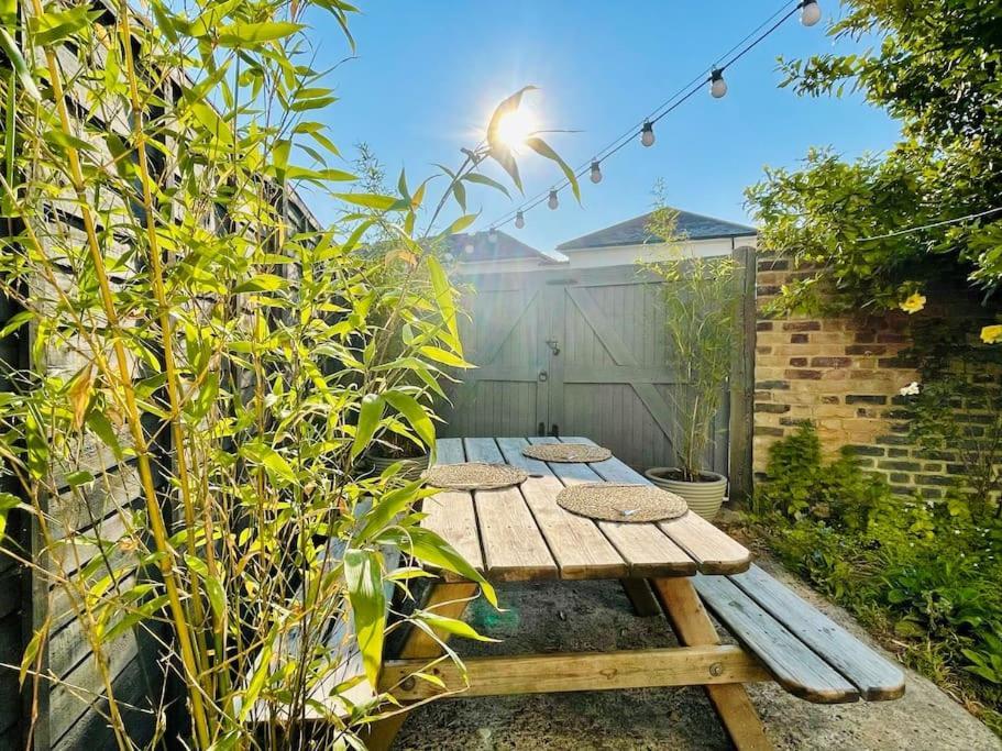 Northdene Cottage - Cosy Old Fisherman'S Cottage Two Mins From Sea - Free Parking - Wood Burning Stove - Roll Top Bath - Dog Friendly Deal Eksteriør bilde