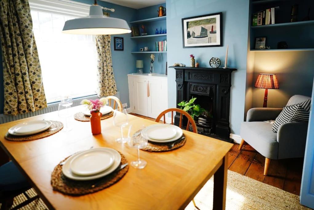 Northdene Cottage - Cosy Old Fisherman'S Cottage Two Mins From Sea - Free Parking - Wood Burning Stove - Roll Top Bath - Dog Friendly Deal Eksteriør bilde