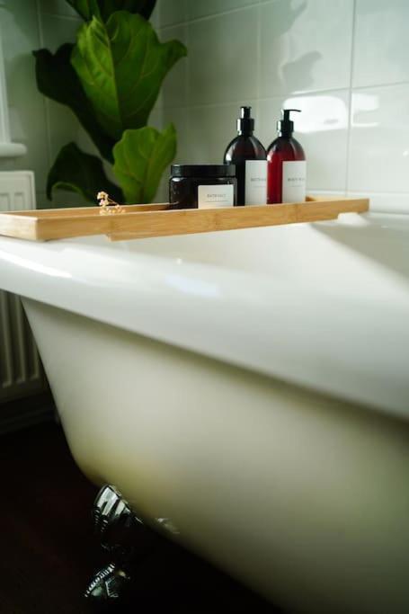 Northdene Cottage - Cosy Old Fisherman'S Cottage Two Mins From Sea - Free Parking - Wood Burning Stove - Roll Top Bath - Dog Friendly Deal Eksteriør bilde